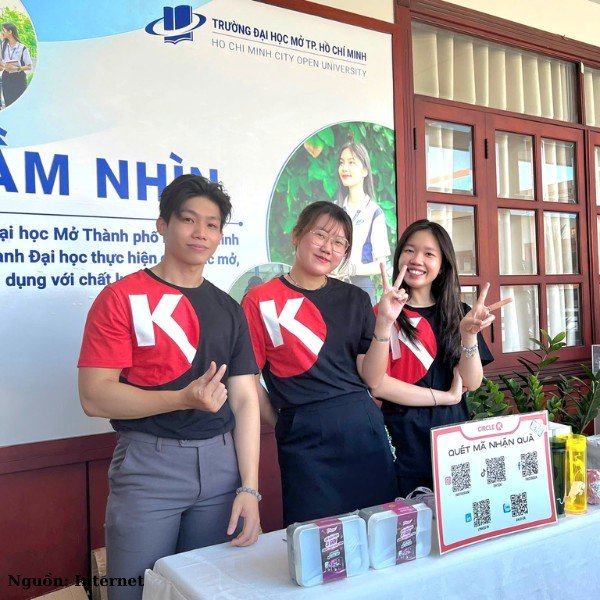 Mẫu áo thun cổ tròn Circle K trẻ trung, dễ vận động