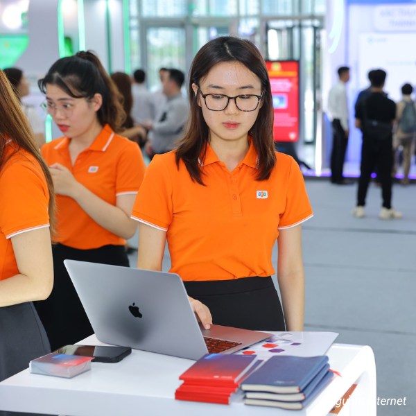 Tập đoàn FPT có đa dạng các mẫu đồng phục của các thương hiệu con