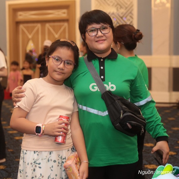 Áo polo Grab phối màu xanh, đen và dải phản quang