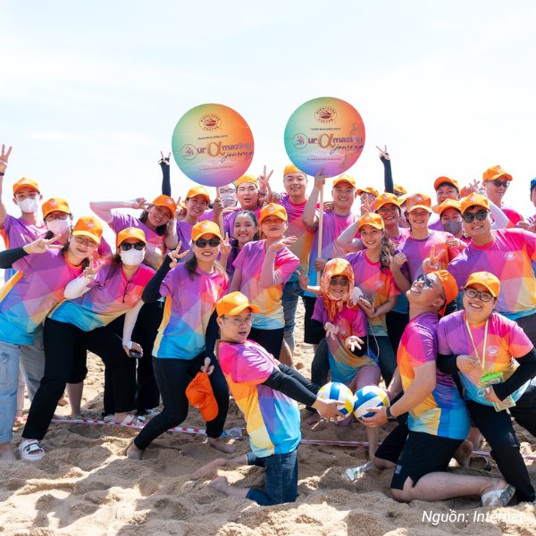 Đồng phục áo thun cổ tròn rực rỡ trong sự kiện teambuilding.