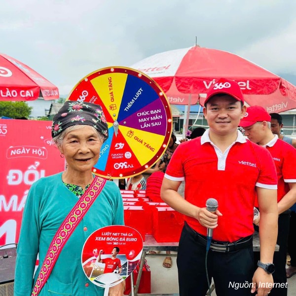 Áo nhân viên Viettel Telecom tại sự kiện ngoài trời