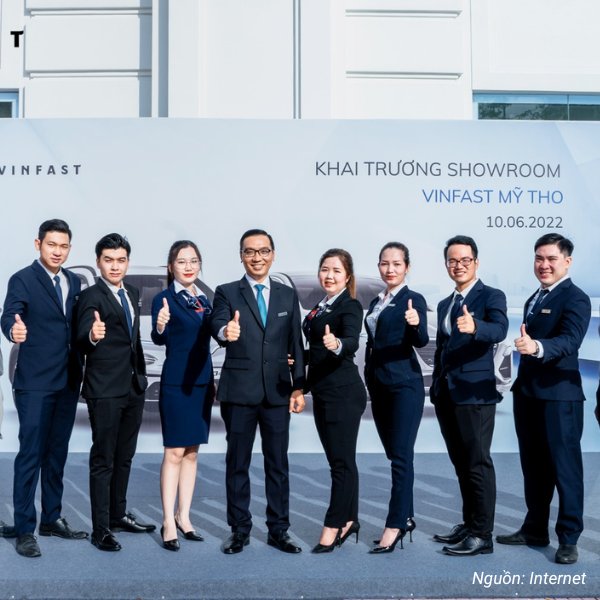 Áo vest đồng phục công ty Vinfast có màu xanh đen