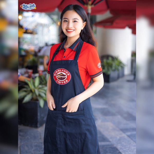 Tạp dề đen phối logo nổi bật, thiết kế thanh lịch tại Hải Anh Uniform.