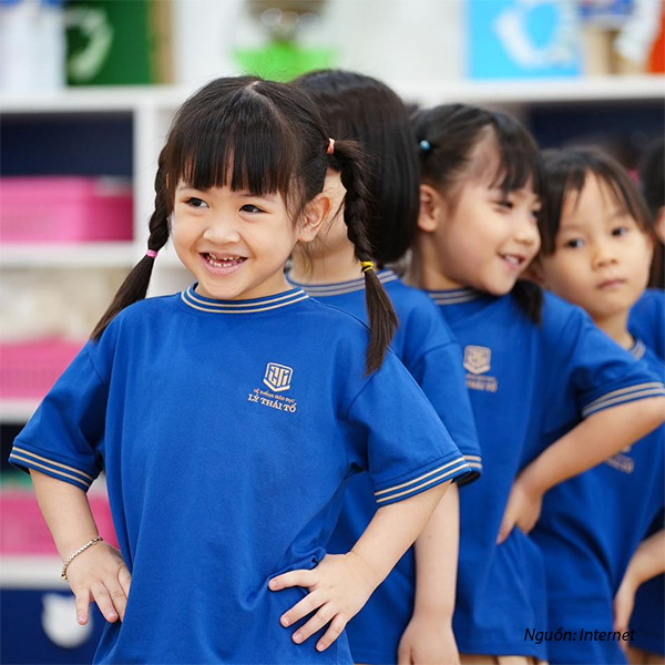Mẫu đồng phục doanh nghiệp hiện đại, may chuẩn form