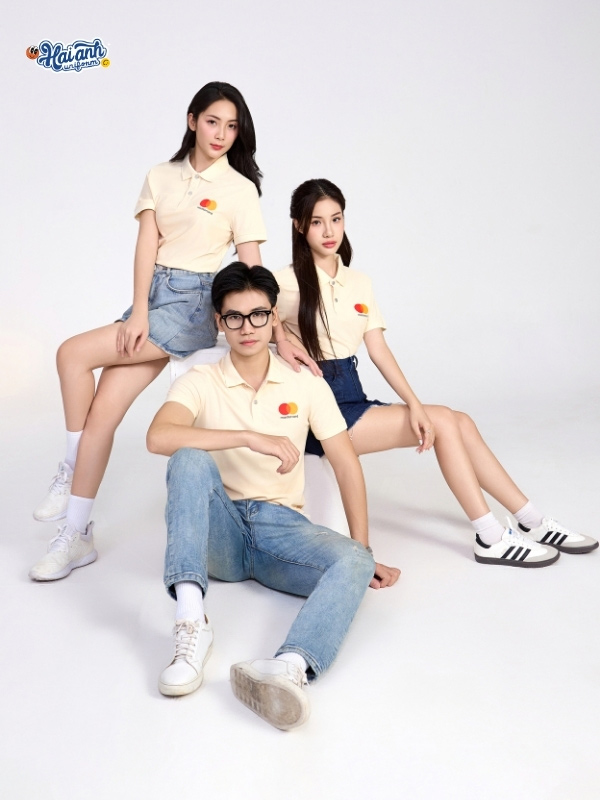 Điểm đặc trưng trong thiết kế áo polo màu be Mastercard