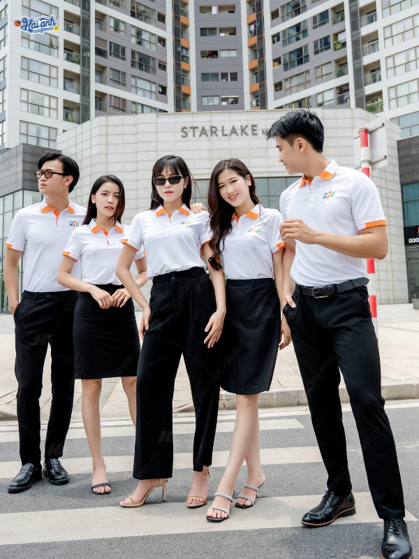 Đặc trưng trong thiết kế polo FPT màu trắng gạo phối cam