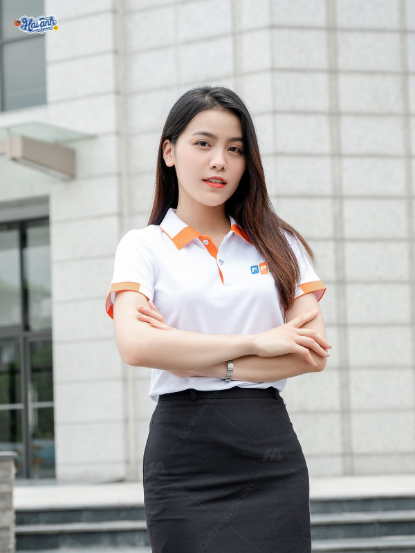 Mẫu áo đồng phục FPT màu trắng gạo phối cam