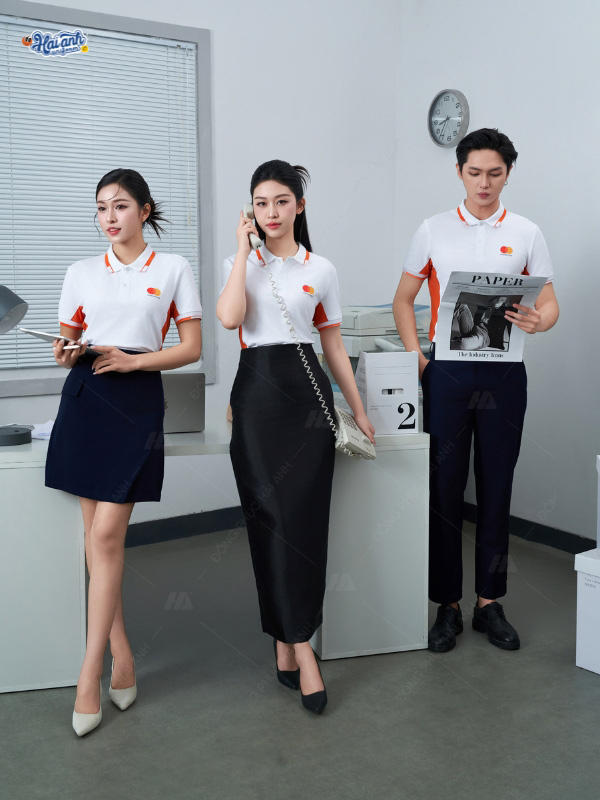 Đặc trưng trong thiết kế đồng phục Mastercard màu trắng gạo phối cam