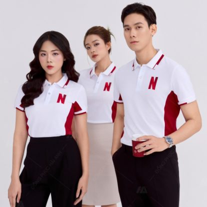 Mẫu áo đồng phục công ty Netflix màu trắng gạo phối đỏ đô