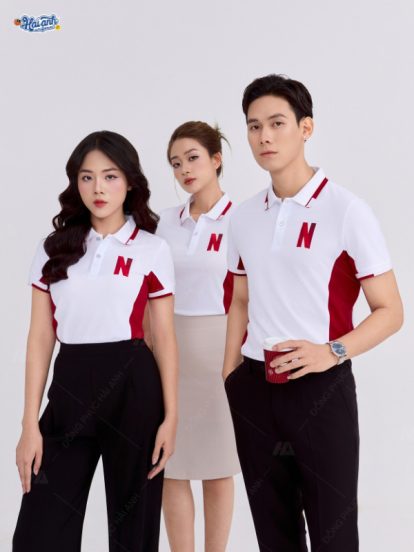 Mẫu áo đồng phục công ty Netflix màu trắng gạo phối đỏ đô