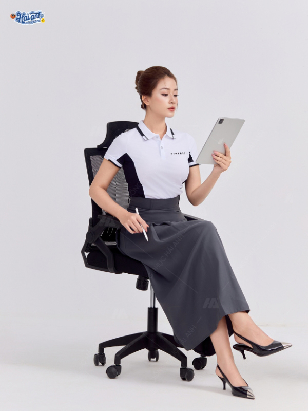 Điểm đặc trưng trong thiết kế Vinfast Uniform kiểu polo màu trắng gạo