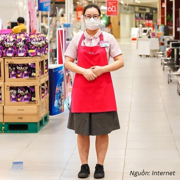 Đồng phục tạp dề tại Aeon màu đỏ chuyên nghiệp và dễ nhận diện