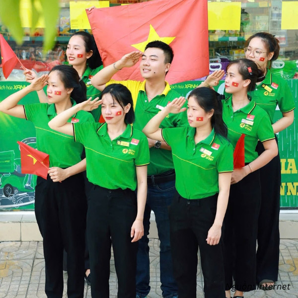 Đồng phục polo Bách Hóa Xanh sử dụng màu xanh lá cây là màu chủ đạo