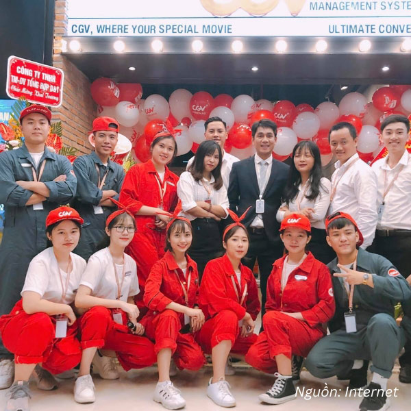 Đồng phục sơ mi CGV chuyên nghiệp và thống nhất về hình ảnh thương hiệu.