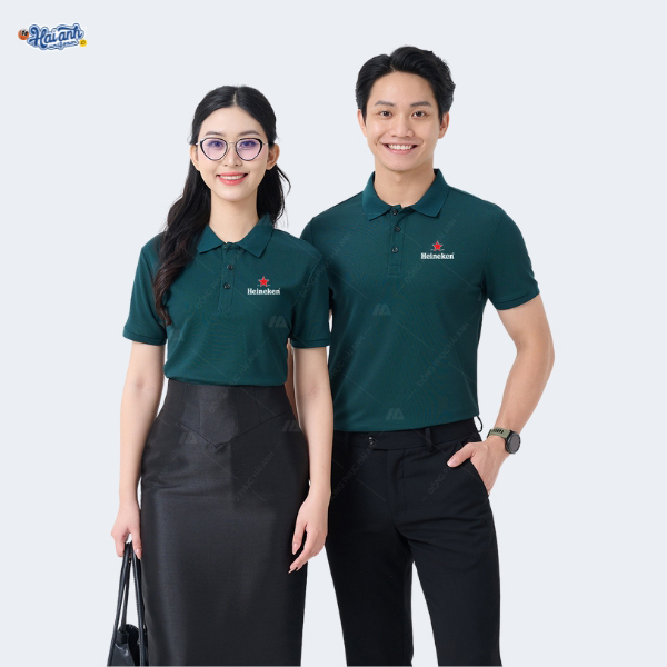Form áo polo Heineken gọn nhẹ, cổ bẻ đẹp mắt do Hải Anh Uniform thiết kế