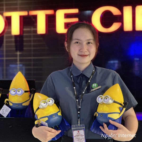 Đồng phục áo sơ mi Lotte Cinema mang lại vẻ chuyên nghiệp, gọn gàng

