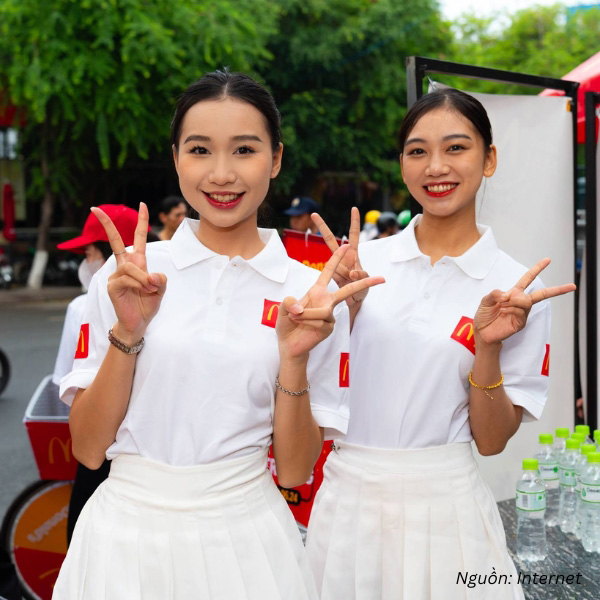 Áo polo màu trắng dành cho các sự kiện quảng bá thương hiệu