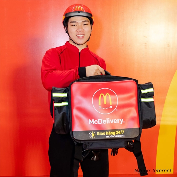 Áo khoác đồng phục của Mcdonald dành cho nhân viên giao hàng