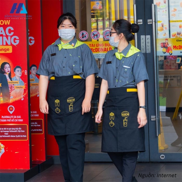 Thiết kế tạp dề đồng phục nhân viên Mcdonald màu xám