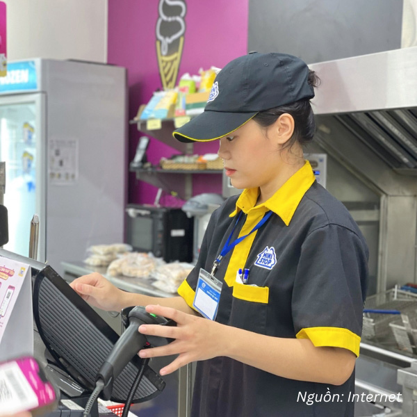 Đồng phục sơ mi phối màu vàng – đen nổi bật