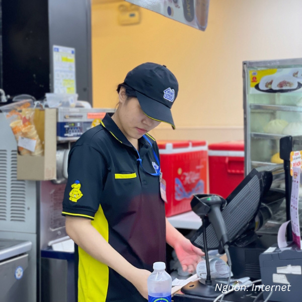 Đồng phục áo polo nổi bật với phong thái chuyên nghiệp và chỉn chu