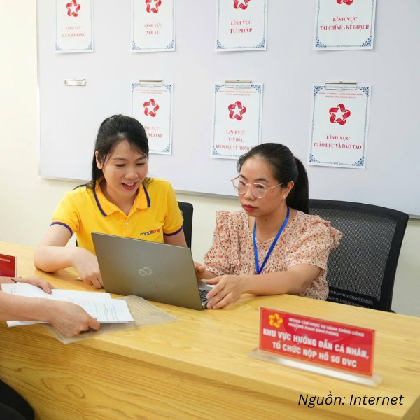 Thiết kế polo thanh lịch, nổi bật sắc màu nhận diện thương hiệu MobiFone