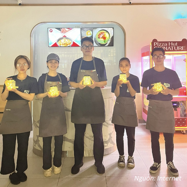 Phụ kiện mũ đồng phục của Pizza Hut màu xám trung tính