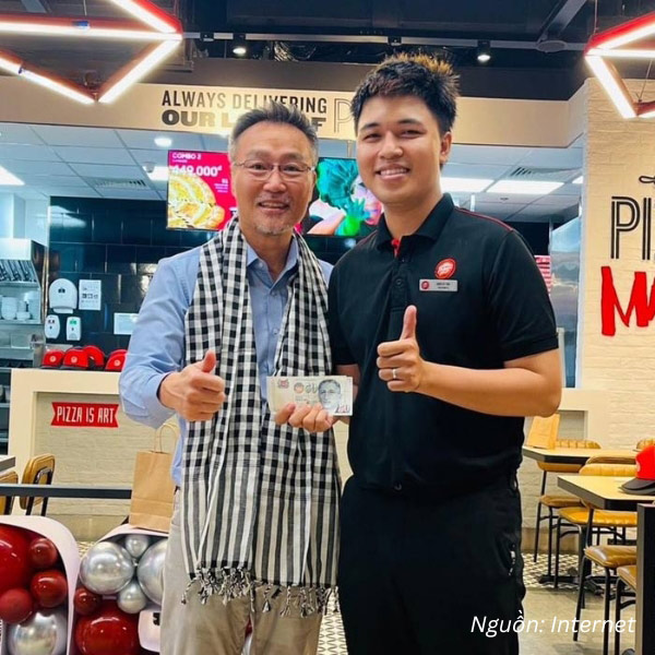 Polo đồng phục nhân viên Pizza Hut màu đen hiện đại, thanh lịch