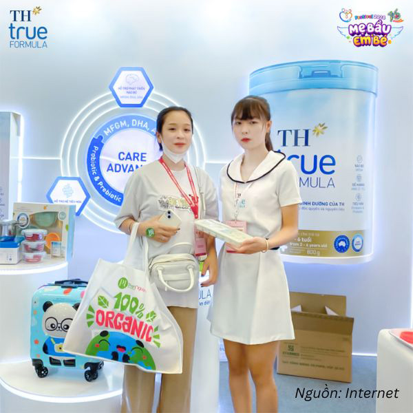 Mẫu váy đồng phục nhân viên cửa hàng TH True Milk thanh lịch
