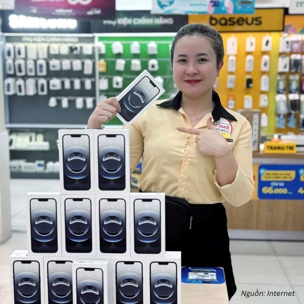 Mẫu áo sơ mi Thế Giới Di Động dành cho nhân viên nữ