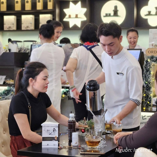 Thiết kế áo cổ tàu dáng tay lỡ hiện đại, thanh lịch