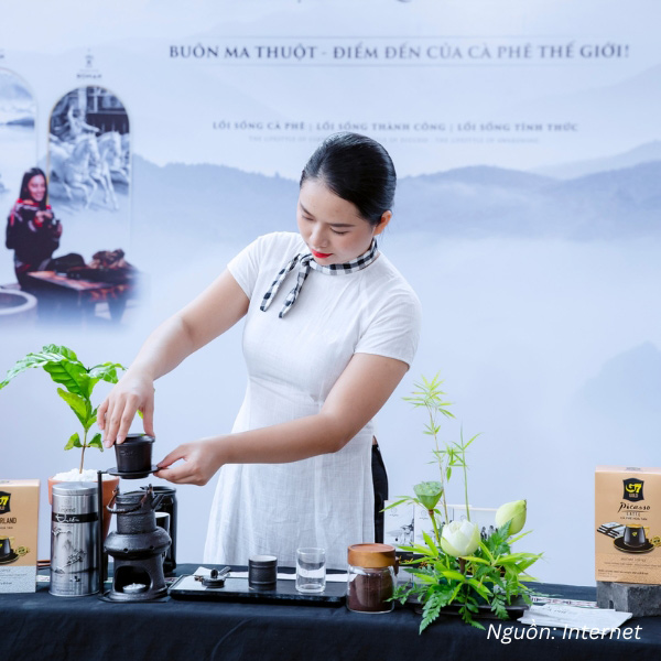 Thiết kế hiện đại mang lại vẻ thanh lịch, duyên dáng cho nữ nhân viên
