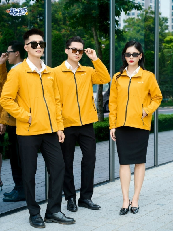 Mẫu áo khoác đồng phục màu vàng nghệ tại Hải Anh Uniform