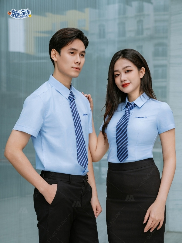 Thiết kế sơ mi đồng phục màu xanh da trời nhạt thanh lịch