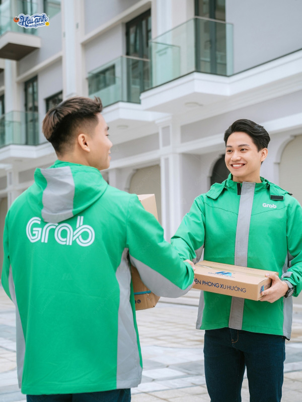 Áo khoác đồng phục màu xanh lá được may từ vải Warm Mate trám