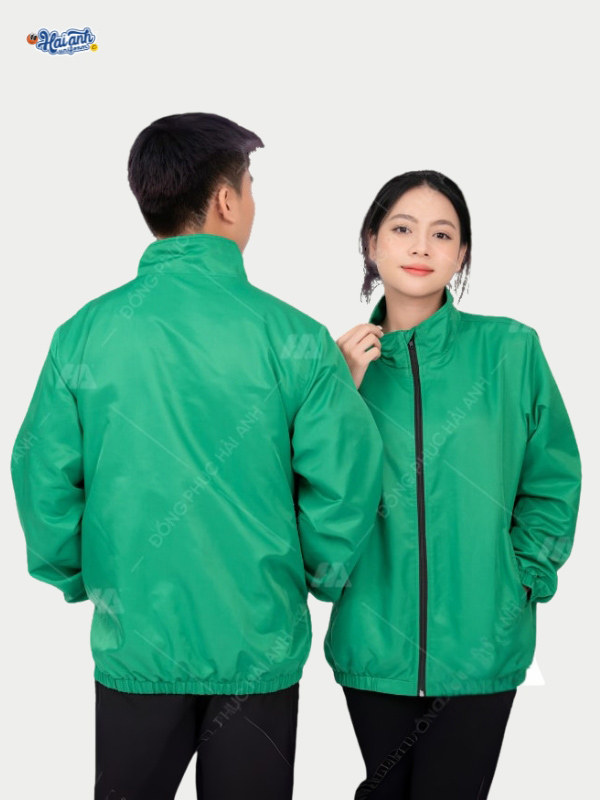 Áo khoác gió xanh lá thiết kế tối giản, tiện dụng