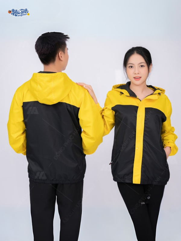 Áo khoác đồng phục công ty màu đen phối vàng hiện đại, thanh lịch
