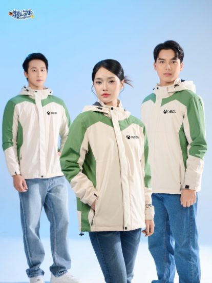 Mẫu áo khoác đồng phục công ty FastUni màu be phối vỏ đậu