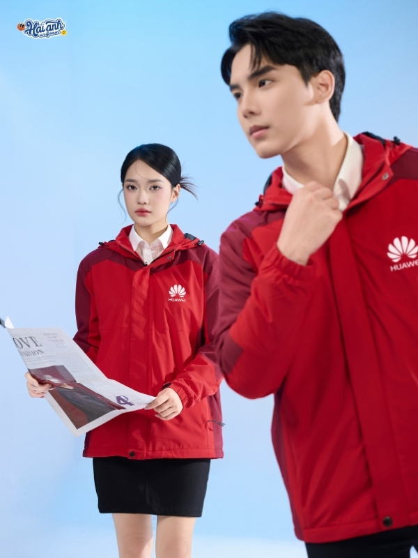 Áo gió đồng phục FastUni màu đỏ sử dụng vải Nanomate Plus bền đẹp