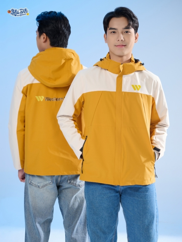 Mẫu áo khoác đồng phục công ty FastUni màu vàng nghệ phối be