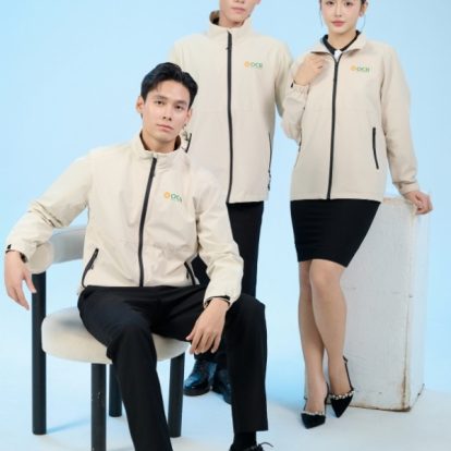 Mẫu áo khoác đồng phục công ty Windbreaker màu be OCB