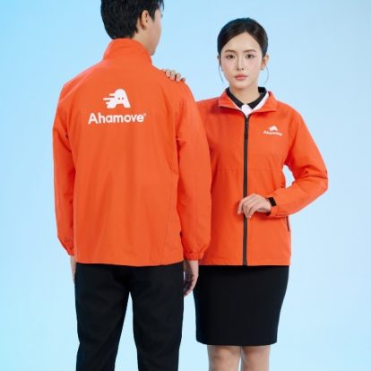 Mẫu áo khoác đồng phục công ty Windbreaker màu cam Ahamove -1