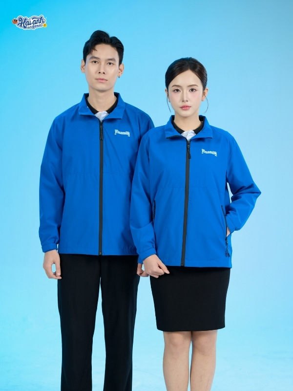Mẫu áo khoác đồng phục công ty Windbreaker màu xanh bích Vinamilk