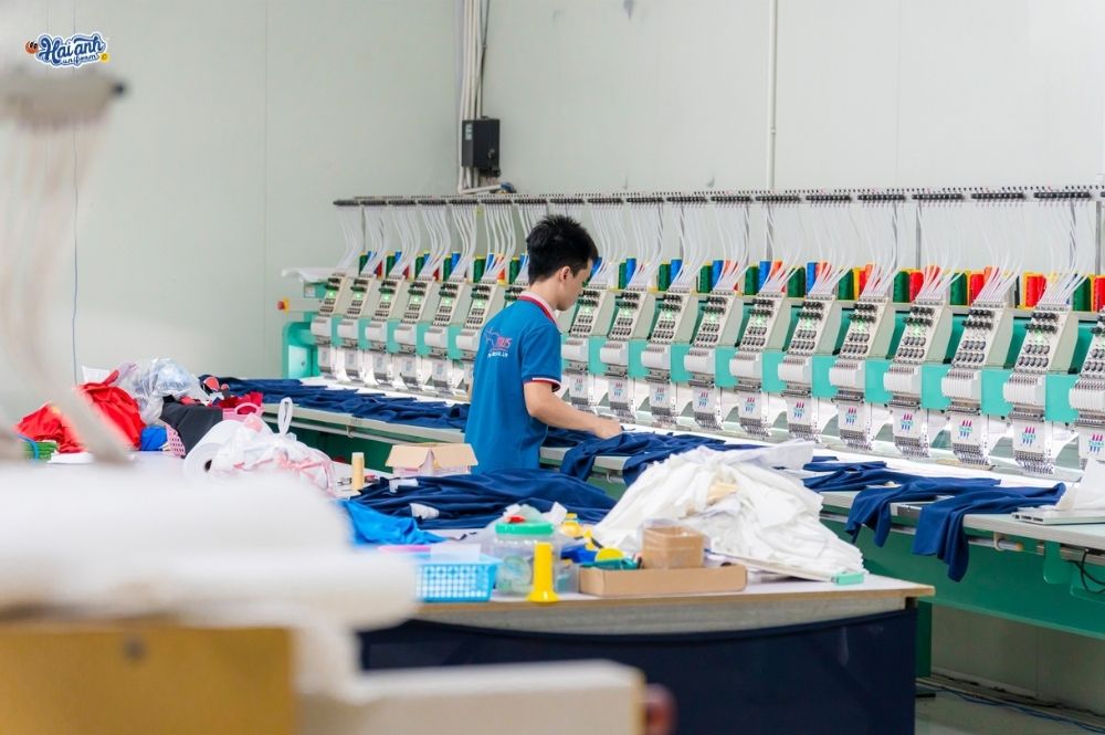 Hai xưởng may vận hành với quy trình kiểm soát chất lượng nghiêm ngặt