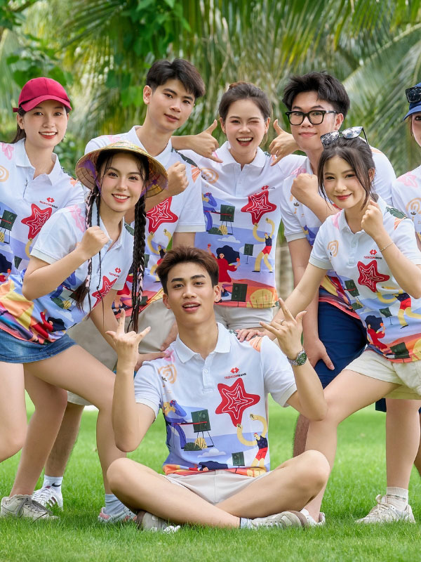 Phối màu nổi bật cùng họa tiết rực rỡ mang đậm không khí mùa hè