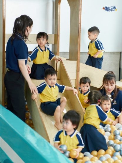 Mẫu Đồng Phục Mầm Non Hacool 01 Màu Vàng Cúc - 2