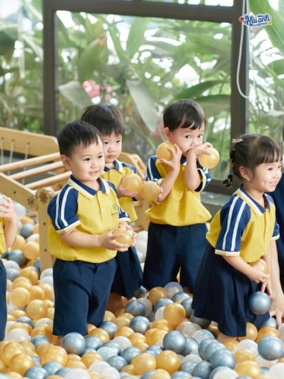 Mẫu Đồng Phục Mầm Non Hacool 01 Màu Vàng Cúc - 1