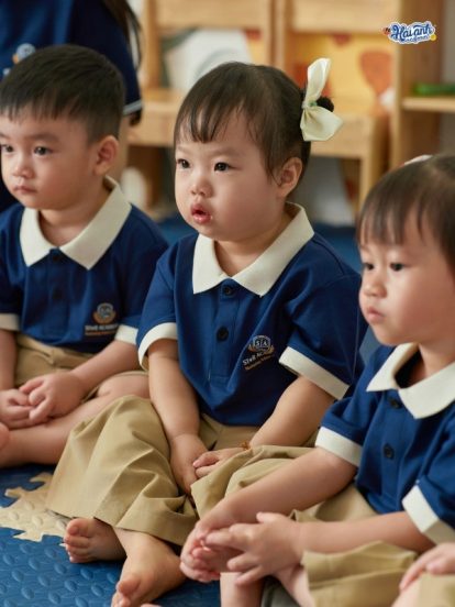 Mẫu Đồng Phục Mầm Non Hacool 02 Màu Xanh Đen - 1