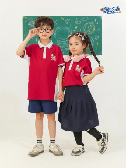 Mẫu Đồng Phục Mầm Non Màu Đỏ Phối Sườn-1