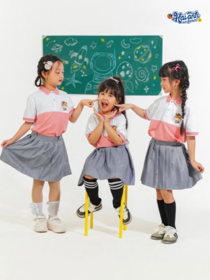 Mẫu Đồng Phục Mầm Non Màu Hồng Phối Nửa Thân - 1